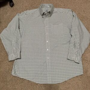 EUC men’s LL Bean wrinkle resistant button down shirt. Great quality. 16.5 x 34